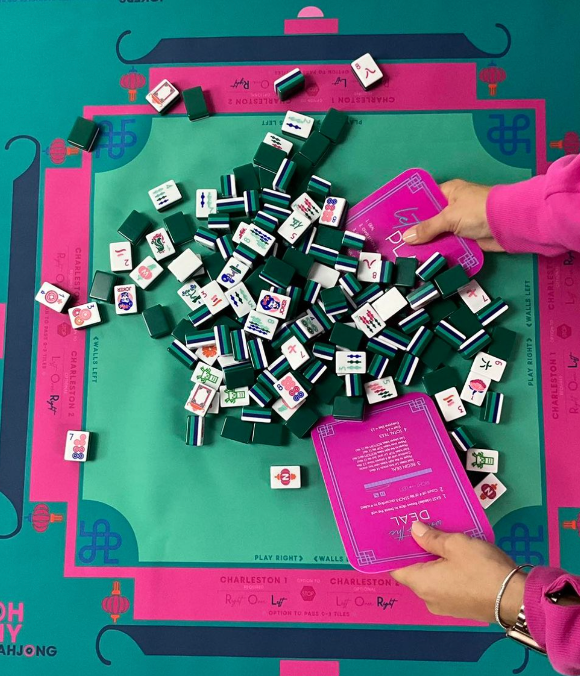 Oh My Mahjong shangri la  tile set face design side layers player face design collection poolside on mat with shufflers