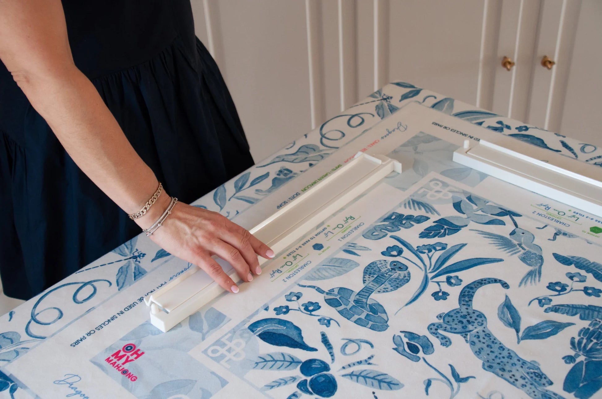 Oh My Mahjong Amazon Instructional Tablecloth rack and pusher set up