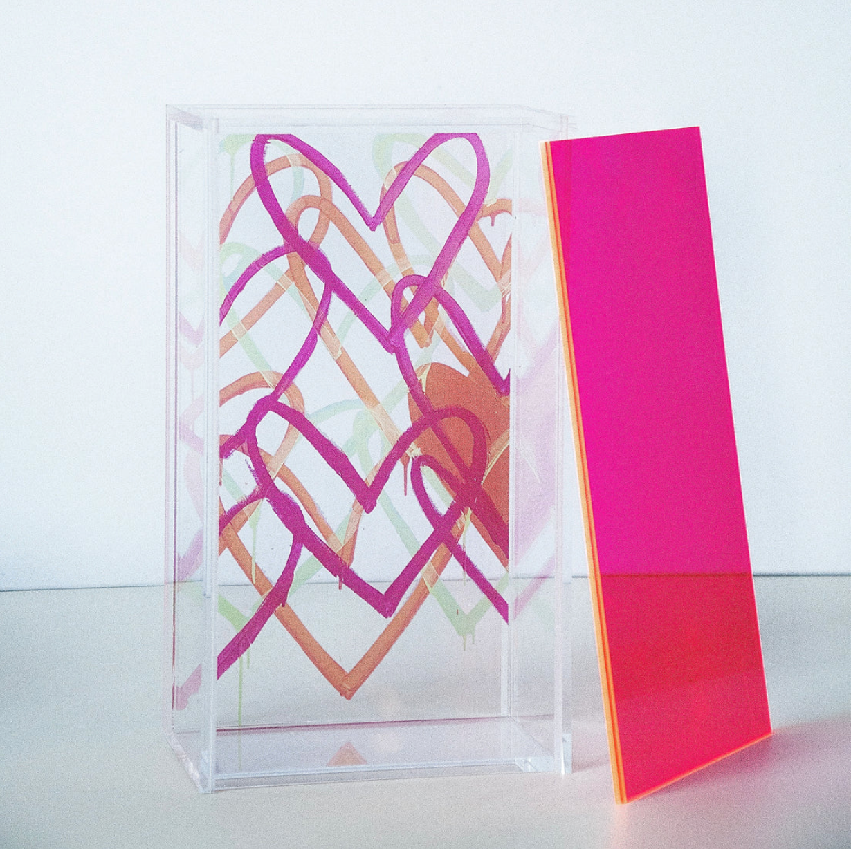 NEON PINK HEARTS : Mahjong Storage Box